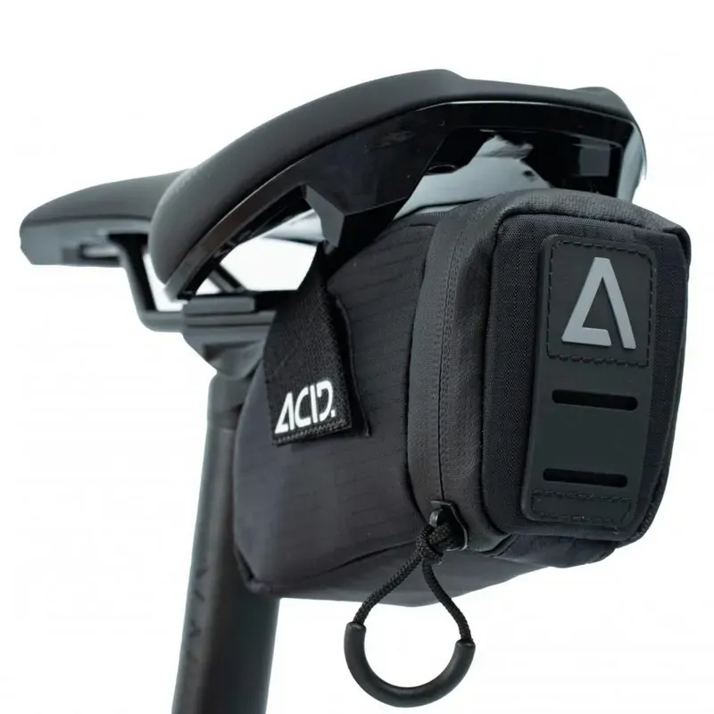 Acid 0.8-litre Saddle Bag Pro in Black-2