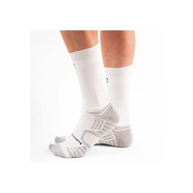 Spatz AeroSokz in White in medium/Large-1
