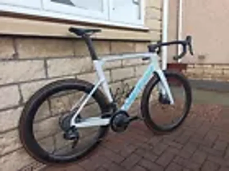 Ex Demo Reacto 9000 in White/Teal-1