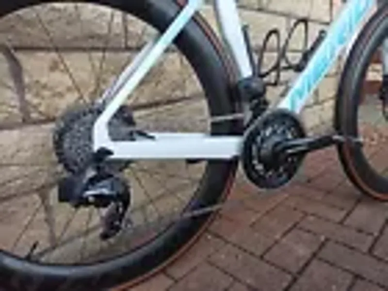 Ex Demo Reacto 9000 in White/Teal-3